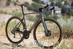 2020 SCOTT Addict RC 15 54cm Ultegra Di2, Hydraulic Disc Brakes, Carbon Wheels