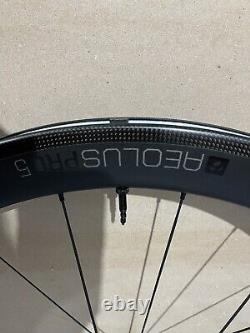 Bontrager Aeolus Pro 5 700c Wheelset Shimano 11 Speed Rim Brake Nice