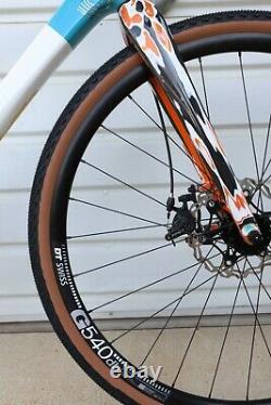 Carbon Gravel Bike, Custom Paint, New Wheels Sram Crank 11, speed 105 Shimano