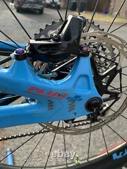 Pivot Switchblade Large XO1 Eagle Carbon Wheels